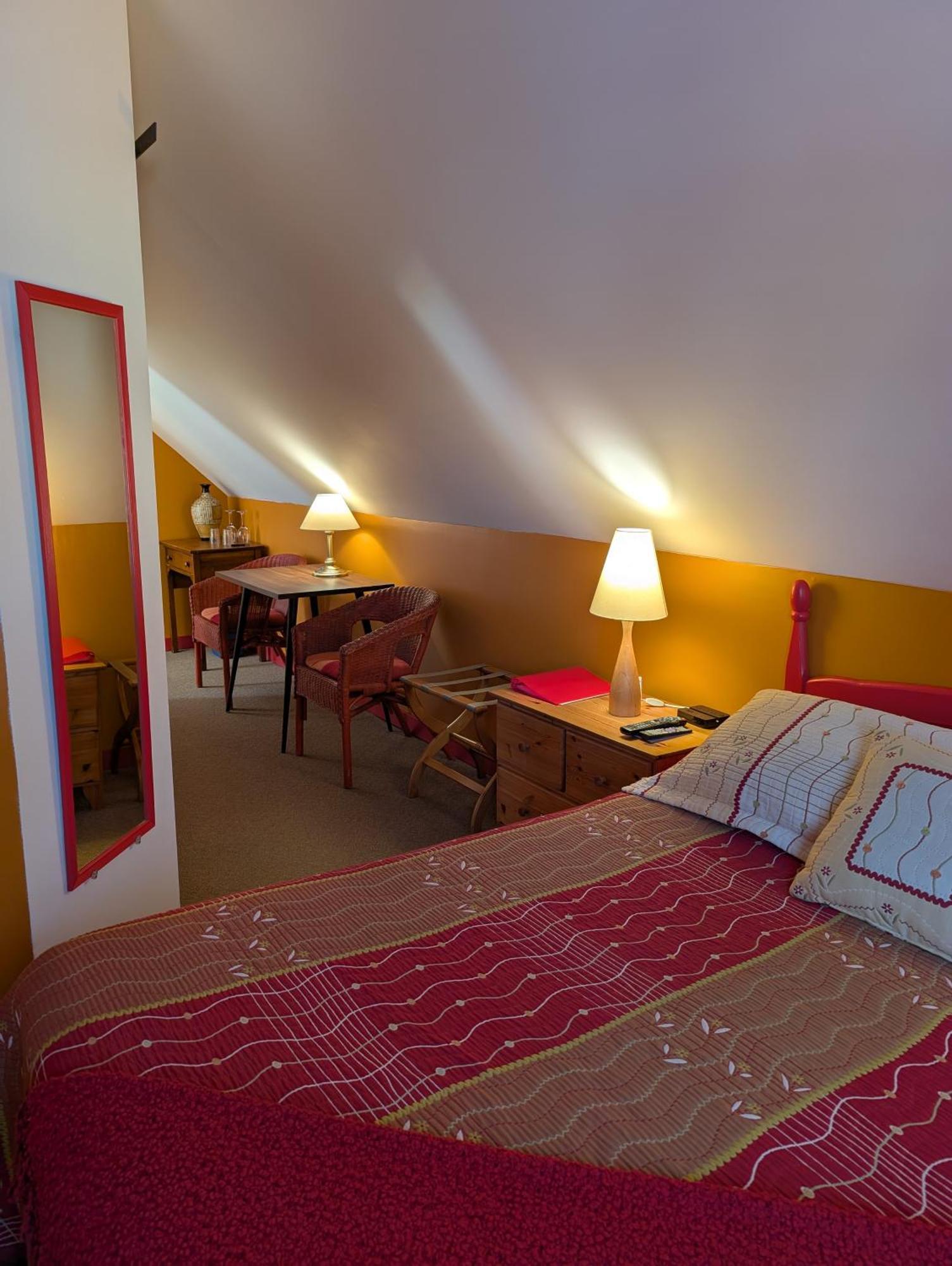 Au Saut Du Lit Bed & Breakfast Magog Exterior photo