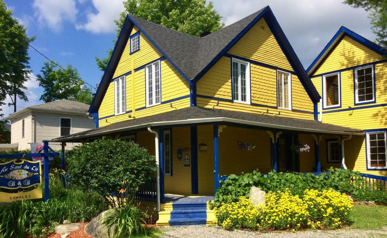 Au Saut Du Lit Bed & Breakfast Magog Exterior photo